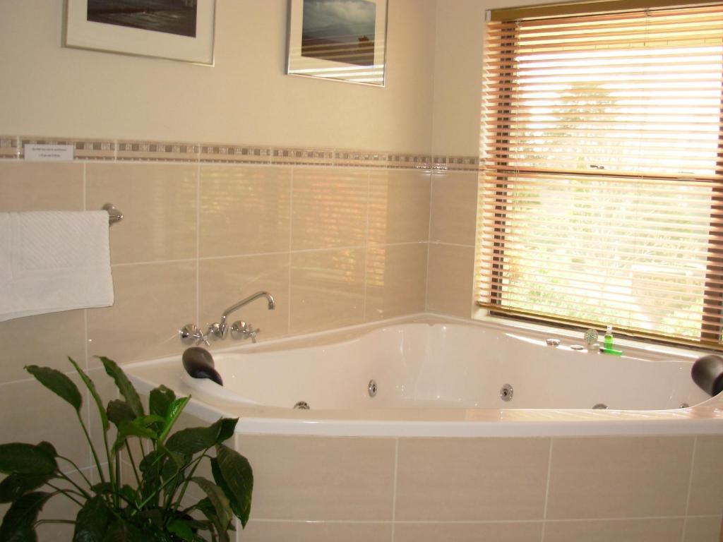 Bathurst Heights Bed & Breakfast Стая снимка
